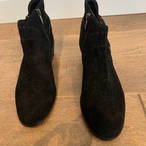 NWOT Vince Camuto Perforated Suede Ankle Booties-Pralata Size 8